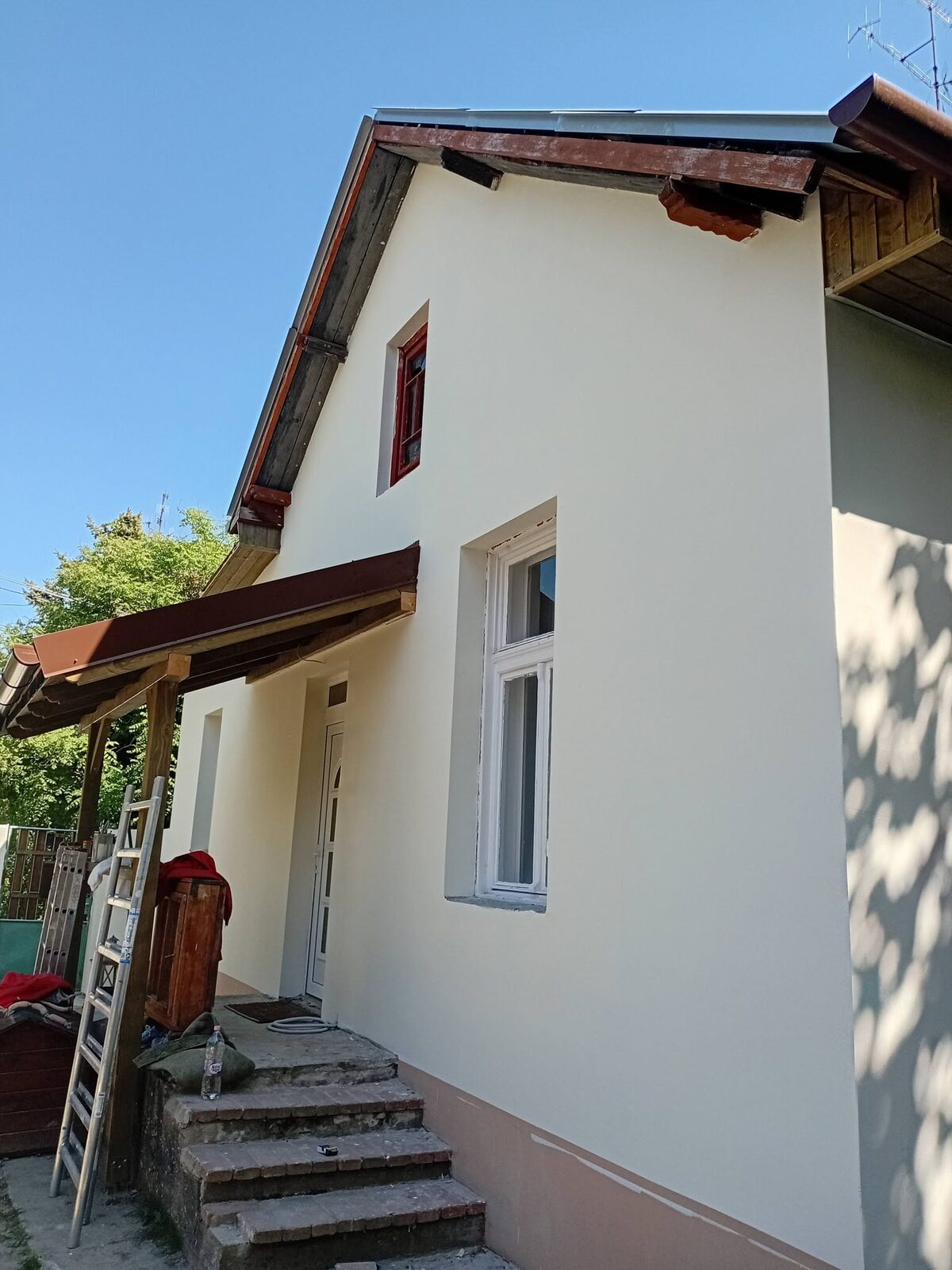 Kész homlokzatfestés